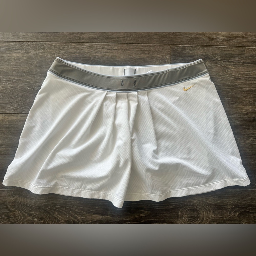 Nike Women's White Athletic Tennis Skirt with Built-In Shorts, Gray Waistband